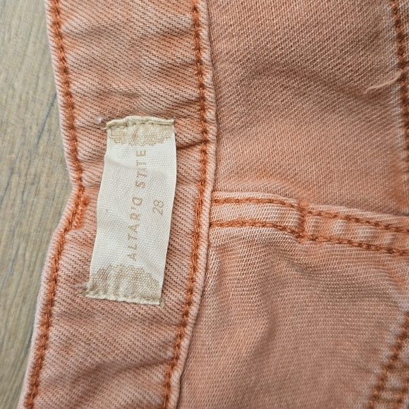 Vervet Altar'd State Distressed Cropped Denim Jeans| Size 28 - Picture 5 of 9